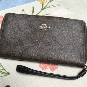 👩🏼‍🎓Coach Phone Wristlet Wallet🥳